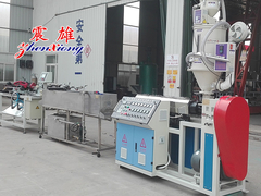 Machine de fabrication de profilés à extrusion lente en PVC dur